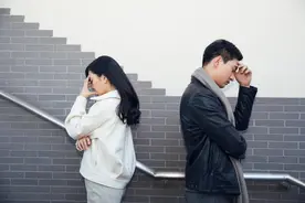 为何有的家庭手足情深，有的却老死不相往来？原来父母才是主因图片
