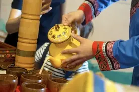 一个暖心的决定，展现一片佛心，得到了民心凝结成千古名节雪顿节图片