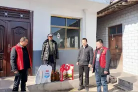 金沟乡：心系弱困群体 发放暖心米面油图片