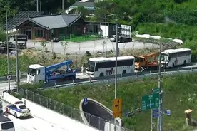 韩国突发！8车连环追尾，82人受伤图片