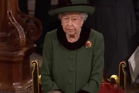 菲利普亲王红颜知己也来了！穿浅灰色大衣气质太好，抢女王风头？图片