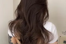 女生冬季发色，就染棕色系列，减龄显白显气质图片