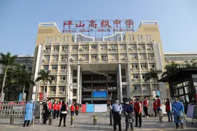 禾雀花开，学子归来！直击坪山高一、高二学子返校图片