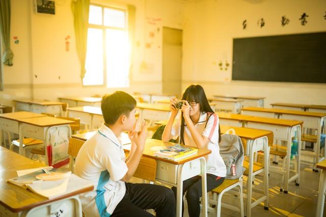 小学生恋爱如何教育,发现女儿早恋怎么教育孩子,如何预防孩子早恋