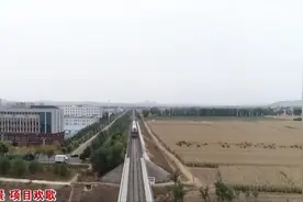 赤大白铁路赤峰北至乌丹路段通行客运列车联调测试成功 将于年底通车运行图片