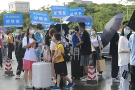 竞争大学班委，在职辅导员给你一点小建议：真不用送礼和拍马屁！图片