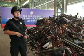 97岁老人家里藏枪两支，为何没人敢管？他背景有多强大？图片