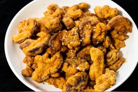 香菇不直接炒着吃了，教你做脆皮炸香菇，焦香酥脆比肉好吃！图片