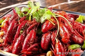 吃小龙虾，虾头里的黄色，是虾黄还是虾屎？吃了多年，终于明白了图片