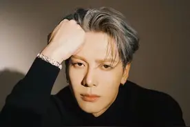 假唱？张艺兴力挺王嘉尔，却被他的粉丝吐槽蹭热度！好心无好报图片