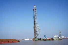 崇明海事全力保障沪渝蓉高铁崇启公铁长江大桥水上工程全面开工图片