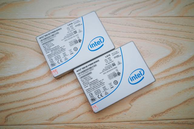 历史低价买到九盘位万兆 NAS 机皇：威联通 TS-H973AX