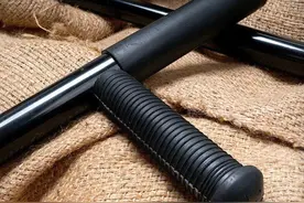 T型棍：威力比甩棍大，用好了还能对抗刀剑图片