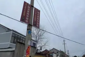 安徽开在荒野的农家菜馆，十几口柴锅并排操作，人气爆棚日卖3万图片