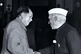 惊62年我军缴获数百辆印度军车，竟然加满油后全归还？太高明了！图片