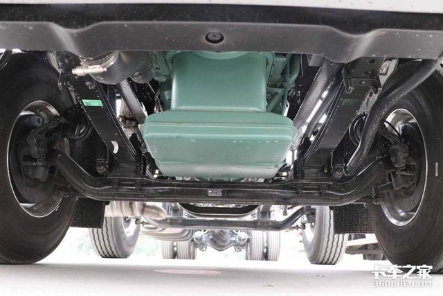 底盘自重仅8.9吨，五星级驾驶室，解放JH6载货车舒适性再升级！