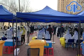 天津市口腔医院22人核酸检测采样队前往南开区支援核酸检测图片