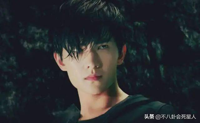 被明星毁掉的6大纸片人：容家美男被拉下神坛，最惨的还是张起灵