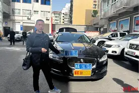 四川街头惊现牛叉车牌：联军·AK00020，车主：正在执行重要任务图片