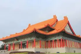 从开放大陆游客来台湾旅游后，极大地拉动了台湾居民的销售收入图片