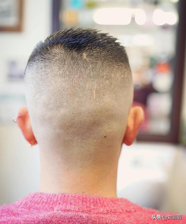 男生自然卷头发怎么变直,男生烫发后如何保养和打理,烫发怎么洗直小