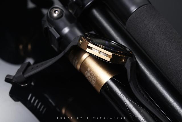 �ܴ�һ���̫���ģ���Ϊ�׿�ɻ����������ֱ�WATCH GT Cyber����