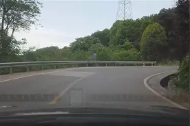 开车不要轻易让别人的4种情况，让了反而危险，开车时一定要注意图片