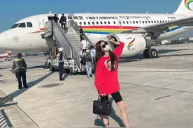 进“名媛速成班”学习，梦想嫁亿万富翁，最终发现就是个礼仪班图片