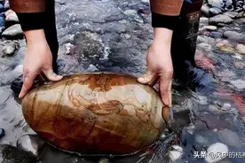 村民靠捡石头致富，买车买房不是梦，最贵的石头价值超百万图片