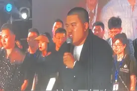网红在淄博办演唱会，被店家拉闸堵门坐地涨价，是谁在狡辩？图片