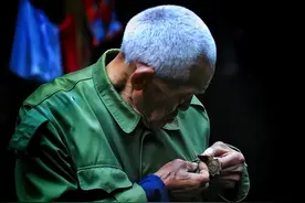 既是军人也是老人，农村老兵晚年的苦，是多少退役军人的真实写照图片