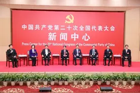 二十大新闻中心举办第二场集体采访，江苏代表团新闻发言人张爱军回答记者提问摘要图片