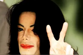 杰克逊去世13年：23岁女儿肤白貌美当模特，小儿子毛发浓密像父亲图片