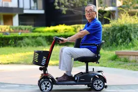 听力助听器的作用是什么？戴久了会影响听力吗？图片