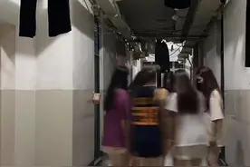 让宿管阿姨害怕的女大学生，开学哪有不疯的图片