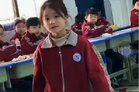 小学女生“小刘亦菲”走红，举止优雅笑容迷人，网友：咋生的呢？图片