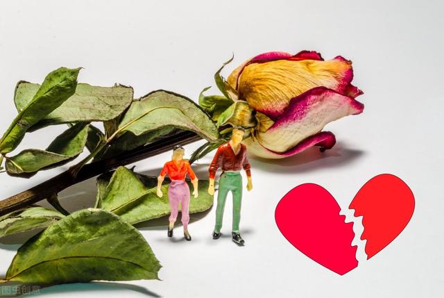 经常出轨的女人，通常会有这些表现，男人要心里有数