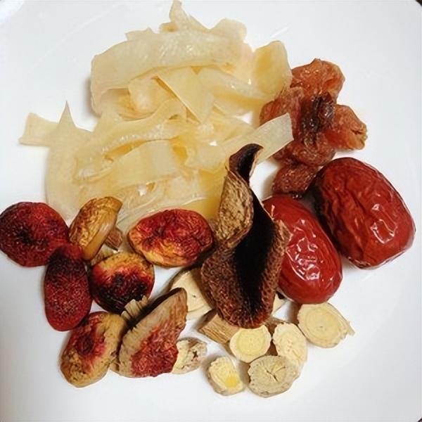 红枣红菇花胶 2026年红菇花胶排骨汤的做法 红枣红菇花胶 2026年红菇花胶排骨汤的做法