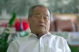 山东首富，年收3000亿，住百平米职工房，用200块的手机图片