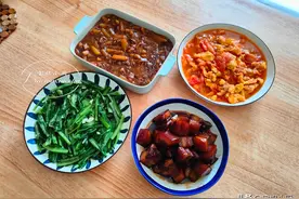 一家四口秋季晚餐，荤素搭配4道菜，补而不燥，大人孩子都满意图片