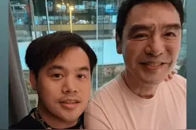 钟镇涛与章小蕙34岁儿子照片疯传！被嘲普男当CEO与女友频秀恩爱图片