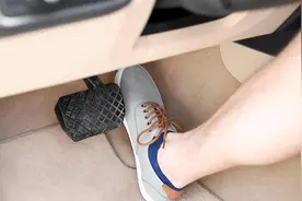 我开车3年后，才知道油门一踩一松更省油，都是吃亏换来的经验图片