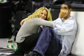 性格泼辣还经常惹是生非，邓肯为何还要和瓦妮莎交往生女？图片