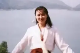 央视主持人桑晨：工作29年零失误零绯闻，丈夫身份至今成谜图片