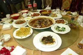 请客吃饭，不要再当“哑巴”了，学会3句开场白，酒局再多也不怕图片