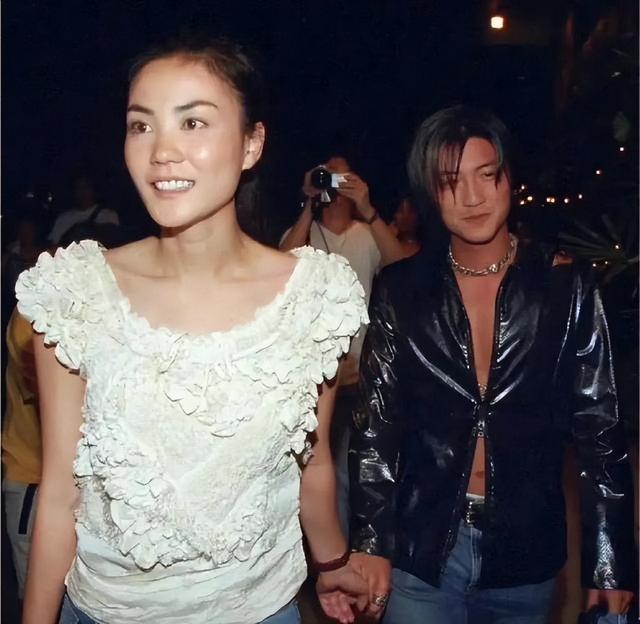 王菲和谢霆锋秀恩爱被嘲像妈:"冒犯了你将就的人生,对不起"_第2张