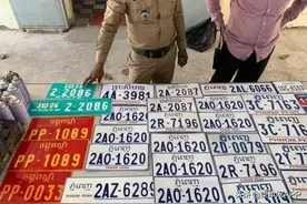 柬埔寨两辆车挂相同车牌，竟然都合法图片