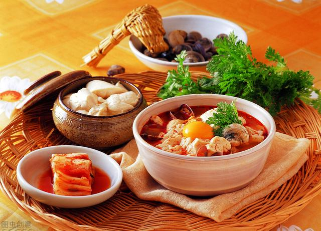 发美食的朋友圈文案｜好好吃饭，是平凡日子里的浪漫
