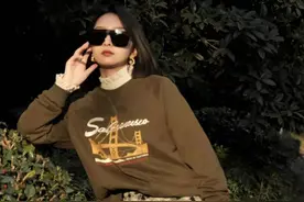 谁说卫衣过时了？那是你不会搭配，试试这样穿，时髦好看还显瘦图片