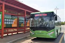 点亮实木家具之都 格力钛公交驶进赣州南康图片